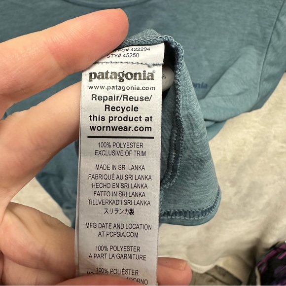 Patagonia men’s tshirt capilene cool blue wave graphic size small - Picture 4 of 5